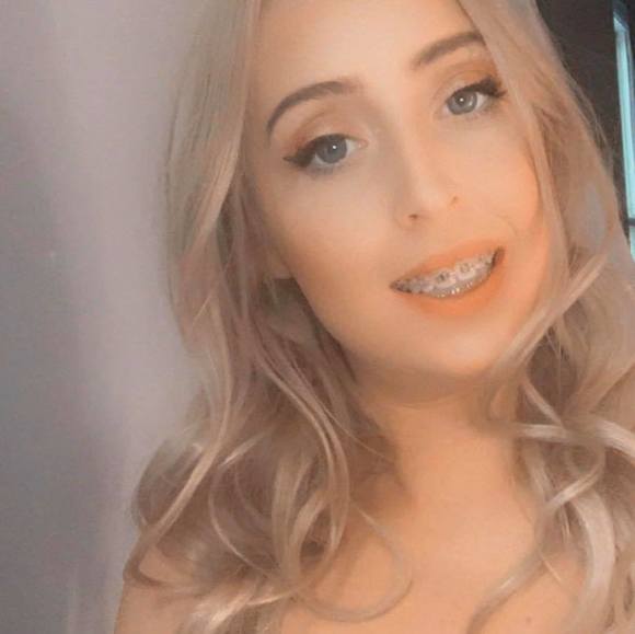 adrianna_pink
